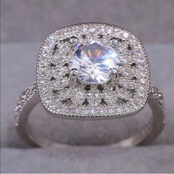 Jewelry - 🌺 Vintage Inspired Filigree White Sapphire Ring